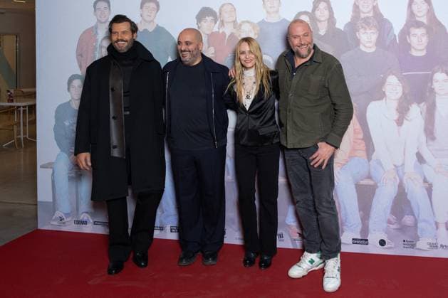 T as Pas Change Paris Film Premiere Laurent Lafitte, Jerome Commandeur, Vanessa Paradis and Francois Damiens attends T as Pas Changé Paris Film Premiere at Pathe Palace on November 04, 2025 in Paris, France. Photo by Nasser Berzane ABACAPRESS.COM Paris France  Copyright: xBerzanexNasser ABACAx