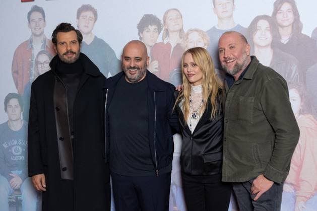 T as Pas Change Paris Film Premiere Laurent Lafitte, Jerome Commandeur, Vanessa Paradis and Francois Damiens attends T as Pas Changé Paris Film Premiere at Pathe Palace on November 04, 2025 in Paris, France. Photo by Nasser Berzane ABACAPRESS.COM Paris France  Copyright: xBerzanexNasser ABACAx