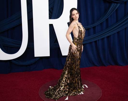 Dove Cameron arrives on the red carpet for the Glamour Women of the Year Awards on Tuesday, November 4, 2025 at The Plaza Hotel in New York City.  NYP20251104561 SERENAxXUxNING
