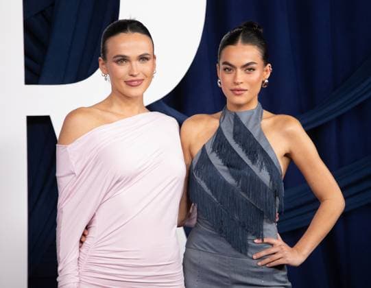 Mary Holland Nader and Sarah Jane Nader arrive on the red carpet for the Glamour Women of the Year Awards on Tuesday, November 4, 2025 at The Plaza Hotel in New York City.  NYP20251104577 SERENAxXUxNING