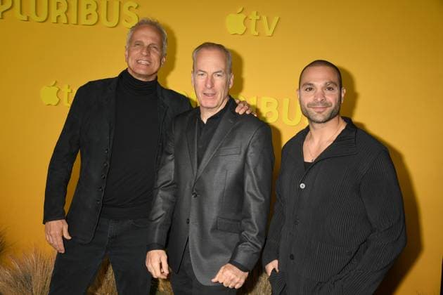 LOS ANGELES, CALIFORNIA - NOVEMBER 04: Patrick Fabian, Bob Odenkirk and Michael Mando at the Apple TV world premiere of Pluribus at DGA Theater Complex on November 04, 2025 in Los Angeles, California Copyright: xJeffreyxMayerx xMediaPunchx