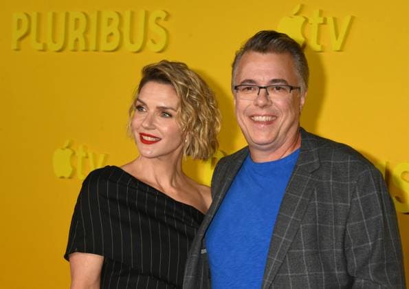 LOS ANGELES, CALIFORNIA - NOVEMBER 04:Rhea Seehorn and Vince Gilligan at the Apple TV world premiere of Pluribus at DGA Theater Complex on November 04, 2025 in Los Angeles, California Copyright: xJeffreyxMayerx xMediaPunchx