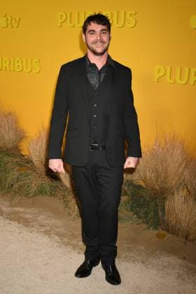 LOS ANGELES, CALIFORNIA - NOVEMBER 04: RJ Mitte at the Apple TV world premiere of Pluribus at DGA Theater Complex on November 04, 2025 in Los Angeles, California Copyright: xJeffreyxMayerx xMediaPunchx