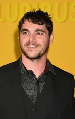 LOS ANGELES, CALIFORNIA - NOVEMBER 04: RJ Mitte at the Apple TV world premiere of Pluribus at DGA Theater Complex on November 04, 2025 in Los Angeles, California Copyright: xJeffreyxMayerx xMediaPunchx