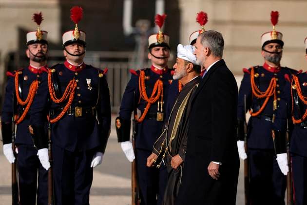State Visit of Sultan of Oman - Spain King Felipe VI of Spain (r) receives His Majesty Sultan Haitham Bin Tariq, Sultan of Oman. attending a meeting as part of the State Visit of His Majesty Sultan Haitham Bin Tarik at the Royal Palace in Madrid, Spain on November 4, 2025 Photo by Acero ALTERPHOTOS ABACAPRESS.COM Madrid Spain  Copyright: xAcero AlterPhotos ABACAx