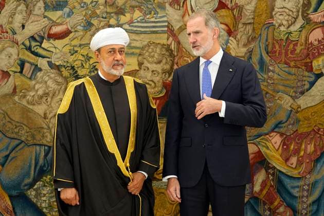 State Visit of Sultan of Oman - Spain King Felipe VI of Spain receives His Majesty Sultan Haitham Bin Tariq, Sultan of Oman. attending a meeting as part of the State Visit of His Majesty Sultan Haitham Bin Tarik at the Royal Palace in Madrid, Spain on November 4, 2025 Photo by Acero ALTERPHOTOS ABACAPRESS.COM Madrid Spain  Copyright: xAcero AlterPhotos ABACAx