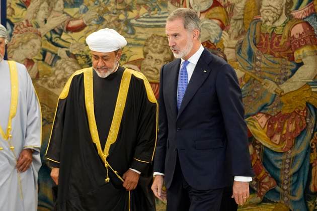 State Visit of Sultan of Oman - Spain King Felipe VI of Spain receives His Majesty Sultan Haitham Bin Tariq, Sultan of Oman. attending a meeting as part of the State Visit of His Majesty Sultan Haitham Bin Tarik at the Royal Palace in Madrid, Spain on November 4, 2025 Photo by Acero ALTERPHOTOS ABACAPRESS.COM Madrid Spain  Copyright: xAcero AlterPhotos ABACAx
