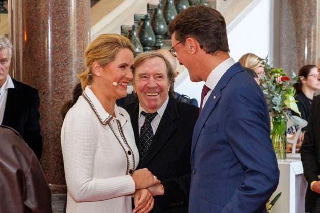 Judith Rakers, Günter Netzer and Hendrik Wüst at the presentation of the State Prize of North Rhine-Westphalia 2025 to photographer Andreas Gursky at K21 Düsseldorf, 04 11 2025 Foto:xO.xLangelx xFuturexImagex staatspreis_5112