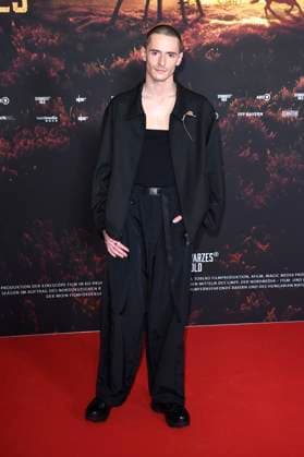 Daniil Kremkin at the premiere of the ARD mini-series Schwarzes Gold in the Kuppelsaal Hanover, 04 11 2025 Foto:xC.xNiehausx xFuturexImagex gold_5105
