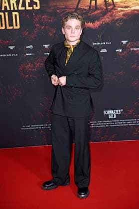 Julius Henri Busch at the premiere of the ARD mini-series Schwarzes Gold in the Kuppelsaal Hanover, 04 11 2025 Foto:xC.xNiehausx xFuturexImagex gold_5107