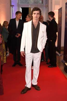 Aaron Hilmer at the premiere of the ARD mini-series Schwarzes Gold in the Kuppelsaal Hanover, 04 11 2025 Foto:xC.xNiehausx xFuturexImagex gold_5114