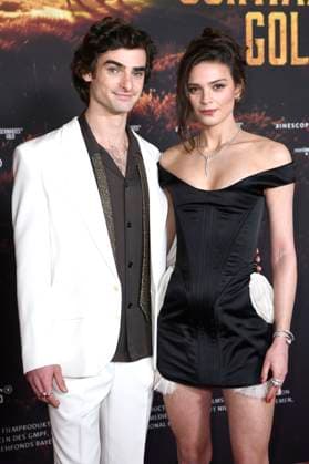 Aaron Hilmer and Harriet Herbig Matten at the premiere of the ARD mini-series Schwarzes Gold in the Kuppelsaal Hanover, 04 11 2025 Foto:xC.xNiehausx xFuturexImagex gold_5122