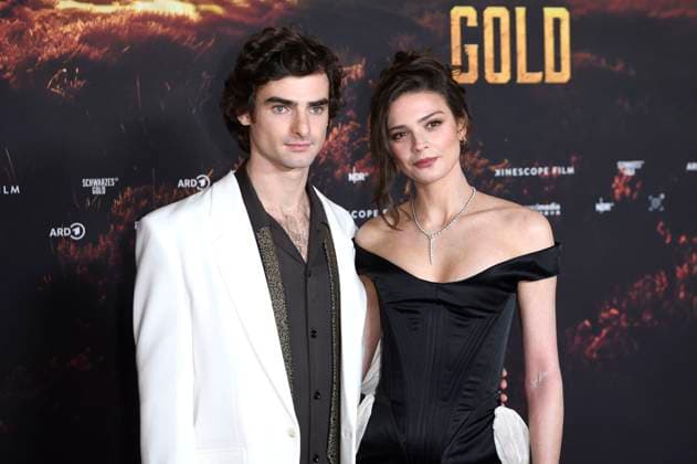 Aaron Hilmer and Harriet Herbig Matten at the premiere of the ARD mini-series Schwarzes Gold in the Kuppelsaal Hanover, 04 11 2025 Foto:xC.xNiehausx xFuturexImagex gold_5123