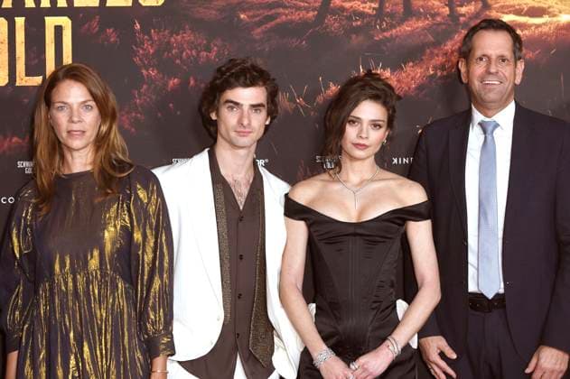 Jessica Schwarz, Aaron Hilmer, Harriet Herbig Matten and Olaf Lies at the premiere of the ARD mini-series Schwarzes Gold in the Kuppelsaal Hanover, 04 11 2025 Foto:xC.xNiehausx xFuturexImagex gold_5127