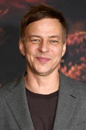 Tom Wlaschiha at the premiere of the ARD mini-series Schwarzes Gold in the Kuppelsaal Hanover, 04 11 2025 Foto:xC.xNiehausx xFuturexImagex gold_5141