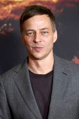 Tom Wlaschiha at the premiere of the ARD mini-series Schwarzes Gold in the Kuppelsaal Hanover, 04 11 2025 Foto:xC.xNiehausx xFuturexImagex gold_5142