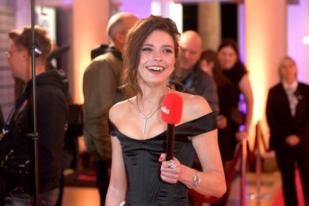 Harriet Herbig Matten at the premiere of the ARD mini-series Schwarzes Gold in the Kuppelsaal Hanover, 04 11 2025 Foto:xC.xNiehausx xFuturexImagex gold_5151