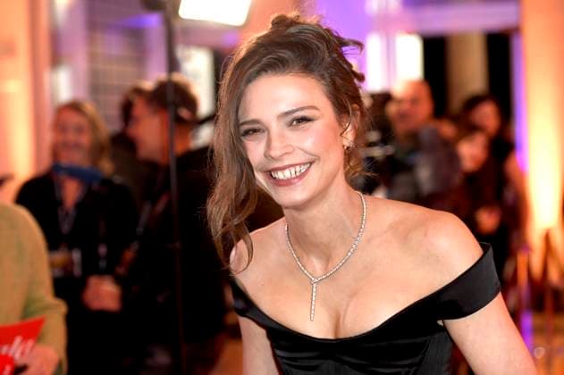 Harriet Herbig Matten at the premiere of the ARD mini-series Schwarzes Gold in the Kuppelsaal Hanover, 04 11 2025 Foto:xC.xNiehausx xFuturexImagex gold_5152