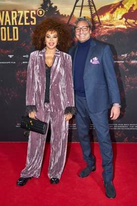 Khadra Sufi and Mousse T at the premiere of the ARD mini-series Schwarzes Gold in the Kuppelsaal Hanover, 04 11 2025 Foto:xU.xStammx xFuturexImagex gold_5162