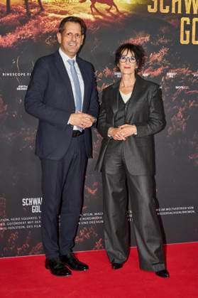 Olaf Lies and Andrea Lütke at the premiere of the ARD mini-series Schwarzes Gold in the Kuppelsaal Hanover, 04 11 2025 Foto:xU.xStammx xFuturexImagex gold_5163