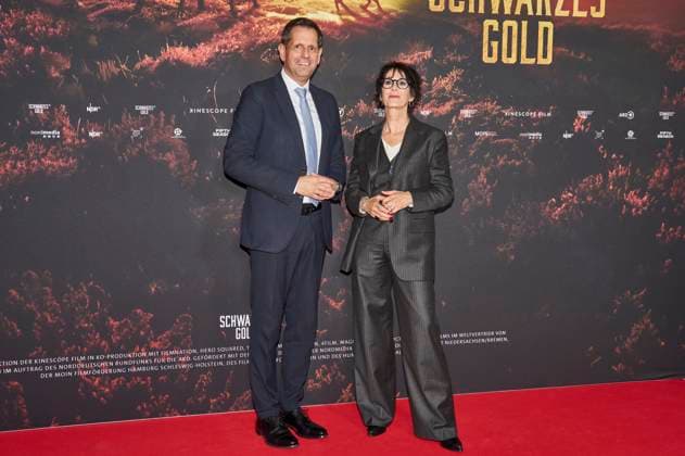 Olaf Lies and Andrea Lütke at the premiere of the ARD mini-series Schwarzes Gold in the Kuppelsaal Hanover, 04 11 2025 Foto:xU.xStammx xFuturexImagex gold_5164