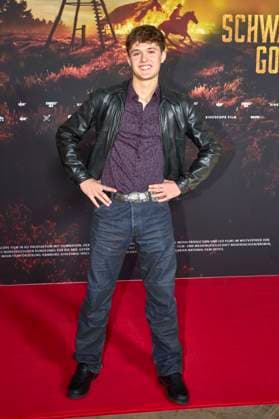 Leo Knizka at the premiere of the ARD mini-series Schwarzes Gold in the Kuppelsaal Hanover, 04 11 2025 Foto:xU.xStammx xFuturexImagex gold_5172