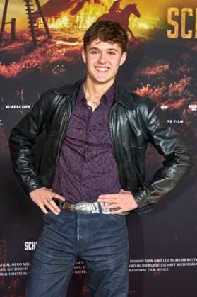 Leo Knizka at the premiere of the ARD mini-series Schwarzes Gold in the Kuppelsaal Hanover, 04 11 2025 Foto:xU.xStammx xFuturexImagex gold_5173