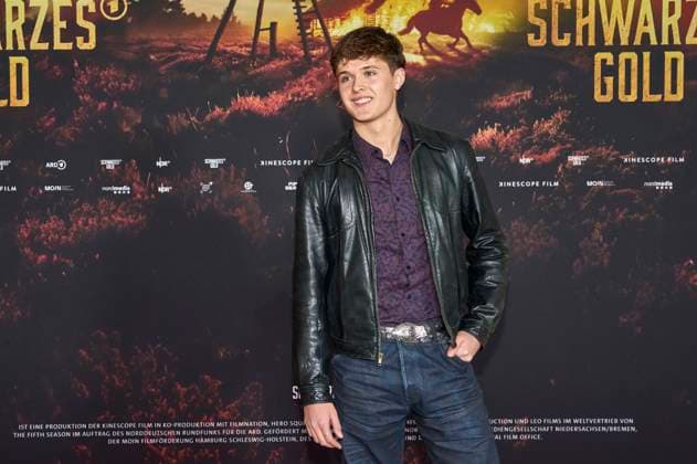 Leo Knizka at the premiere of the ARD mini-series Schwarzes Gold in the Kuppelsaal Hanover, 04 11 2025 Foto:xU.xStammx xFuturexImagex gold_5174