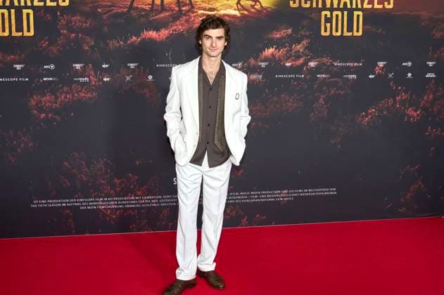 Aaron Hilmer at the premiere of the ARD mini-series Schwarzes Gold in the Kuppelsaal Hanover, 04 11 2025 Foto:xU.xStammx xFuturexImagex gold_5175