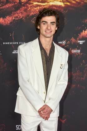 Aaron Hilmer at the premiere of the ARD mini-series Schwarzes Gold in the Kuppelsaal Hanover, 04 11 2025 Foto:xU.xStammx xFuturexImagex gold_5177