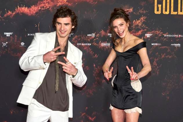 Aaron Hilmer and Harriet Herbig Matten at the premiere of the ARD mini-series Schwarzes Gold in the Kuppelsaal Hanover, 04 11 2025 Foto:xU.xStammx xFuturexImagex gold_5182