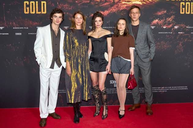 at the premiere of the ARD mini-series Schwarzes Gold in the Kuppelsaal Hanover, 04 11 2025 Foto:xU.xStammx xFuturexImagex gold_5200