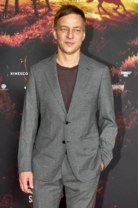 Tom Wlaschiha at the premiere of the ARD mini-series Schwarzes Gold in the Kuppelsaal Hanover, 04 11 2025 Foto:xU.xStammx xFuturexImagex gold_5213