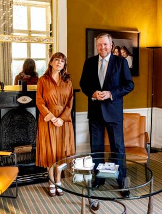 05-11-2025 HtB King Willem Alexander during a meeting with the new President of the Senate (voorzitter van de Eerste Kamer), Mrs. Mei Li Vos (PvdA GroenLinks), in his office at Huis ten Bosch palace in The Hague. Â  Copyright: xPPEx