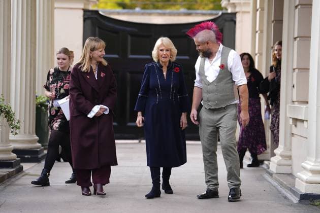 Community volunteering celebration Queen Camilla (centre) meets Spudman as he delivers jacket potatoes in a Royal Voluntary Service food truck, as she hosts members of the National Association of Care Catering (NACC), and representatives from Royal Voluntary Service (RVS) in a celebration of community volunteering during Meals on Wheels Week, at Clarence House in central London. Picture date: Wednesday November 5, 2025., Credit:Jordan Pettitt Avalon UK, London  Copyright: xJordanxPettittx xAvalonx 1050498411
