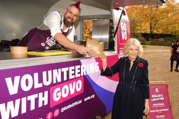 Community volunteering celebration Queen Camilla meets Spudman as he delivers jacket potatoes in a Royal Voluntary Service food truck, as she hosts members of the National Association of Care Catering (NACC), and representatives from Royal Voluntary Service (RVS) in a celebration of community volunteering during Meals on Wheels Week, at Clarence House in central London. Picture date: Wednesday November 5, 2025., Credit:Jordan Pettitt Avalon UK, London  Copyright: xJordanxPettittx xAvalonx 1050498477
