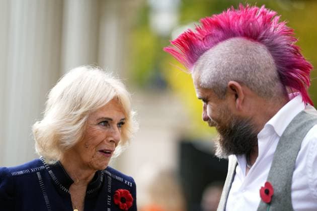 . 05 11 2025. London, United Kingdom. Queen Camilla with social media star ÔSpudmanÕ as she hosts a reception to celebrate community volunteering at Clarence House in London.  xPoolx xi-Imagesx IIM-26355-0013
