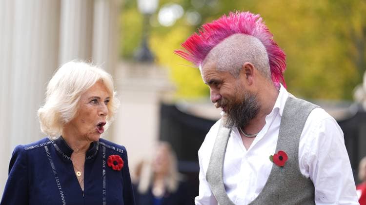 . 05 11 2025. London, United Kingdom. Queen Camilla with social media star ÔSpudmanÕ as she hosts a reception to celebrate community volunteering at Clarence House in London.  xPoolx xi-Imagesx IIM-26355-0014