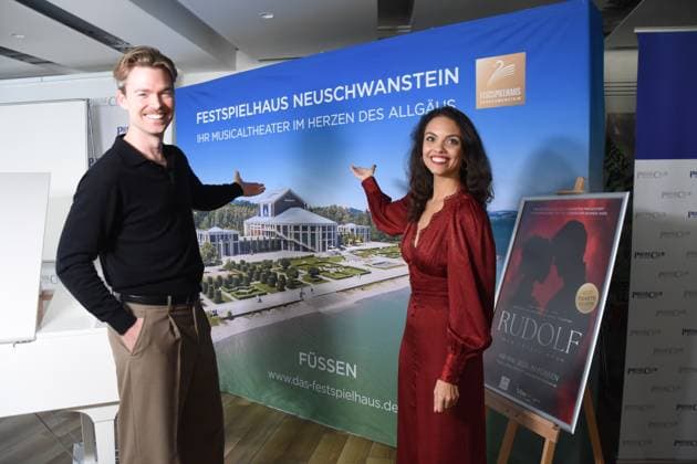 Musical performer Oedo Koipers Katia Bischoff Muenchen 05 11 2025 Press Club Muenchen Presentation Musical at the Festspielhaus Neuschwanstein German premiere of RUDOLF Der letzte Kuss Fuessen Foto Muenchen