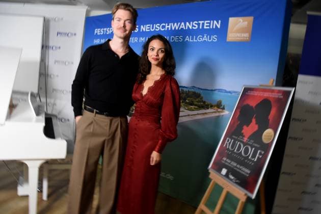 Musical performer Oedo Koipers Katia Bischoff Muenchen 05 11 2025 Press Club Muenchen Presentation Musical at the Festspielhaus Neuschwanstein German premiere of RUDOLF Der letzte Kuss Fuessen Foto Muenchen