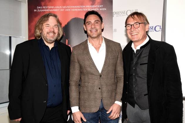 Benjamin Sahler Director, Festspielhaus Neuschwanstein Alex Balga Director Thomas Linsmayer Deutsches Theater GF Muenchen 05 11 2025 Press Club Muenchen Presentation Musical at Festspielhaus Neuschwanstein German premiere of RUDOLF Der letzte Kuss Fuessen Foto Muenchen