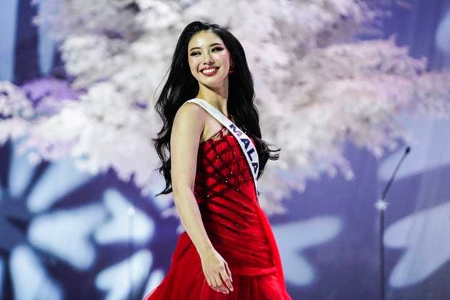 Miss Universe 2025 In Bangkok. Miss Malaysia Chloe Lim presents on stage during the official Miss Universe 2025 welcome event in Bangkok, Thailand, on November 5, 2025. Women representing 120 nations compete in the 74th edition of the Miss Universe pageant, which takes place in Thailand. Bangkok Thailand  Copyright: xAnusakxLaowilasx originalFilename: laowilas-notitle251105_np9ue.jpg