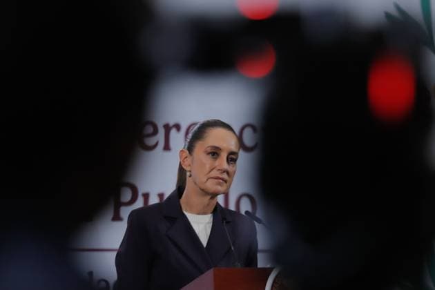 MexicoÃ¢â‚¬â ¢s President Claudia Sheinbaum Pardo speaks during a briefing conference at National Palace. on November 5, 2025 in Mexico City, Mexico. Mexico City Mexico - ZUMAe321 20251105_zia_e321_009 Copyright: xCarlosxSantiagox