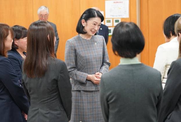 Crown princess visits maternal and child health center Japanese Crown Princess Kiko (C) chats with attendees of a symposium at a maternal and child health center in Tokyo on Nov. 5, 2025. (Pool photo)  A14AA0005010730P