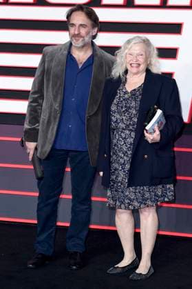 Sandra Dickinson with companion at the premiere of the movie The Running Man at Odeon Luxe Leicester Square London, 05 11 2025 Foto:xS.xVasx xFuturexImagex running_5110