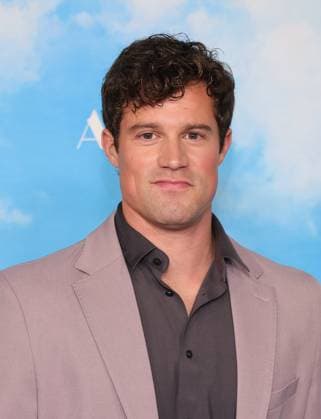 05 November 2025 - Los Angeles, California - Jake Picking. Eternity Special Film Screening held at AMC Century City 15. Los Angeles USA - ZUMAa123 20251105_zaa_a123_060 Copyright: xADx