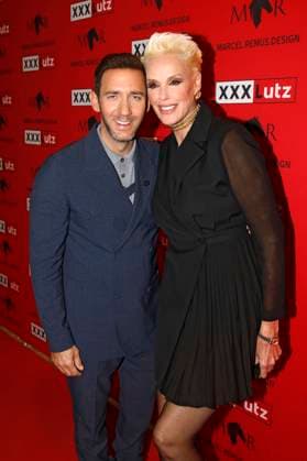 Marcel Remus and Brigitte Nielsen at the XXXLutz x Marcel Remus Collection launch in the premium furniture and interior design store XXXLutz Nuremberg, 05 11 2025 Foto:xAgenturxWehnertx xGränzdörferx xFuturexImagex remus_5136