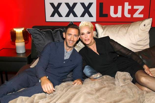 Marcel Remus and Brigitte Nielsen at the XXXLutz x Marcel Remus Collection launch in the premium furniture and interior design store XXXLutz Nuremberg, 05 11 2025 Foto:xAgenturxWehnertx xGränzdörferx xFuturexImagex remus_5155