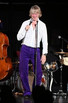 Helge Schneider live at a concert of his Ein Mann und seine Musik Tour in the Kuppelsaal Hanover, 05 11 2025 Foto:xR.xKeuntjex xFuturexImagex schneider_5102
