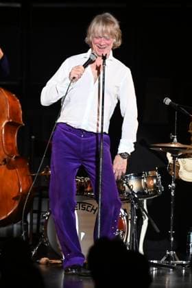 Helge Schneider live at a concert of his Ein Mann und seine Musik Tour in the Kuppelsaal Hanover, 05 11 2025 Foto:xR.xKeuntjex xFuturexImagex schneider_5103